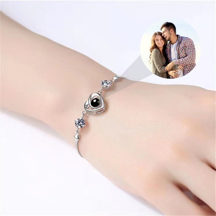 Elegant Heart Projection Bracelet - Linemory